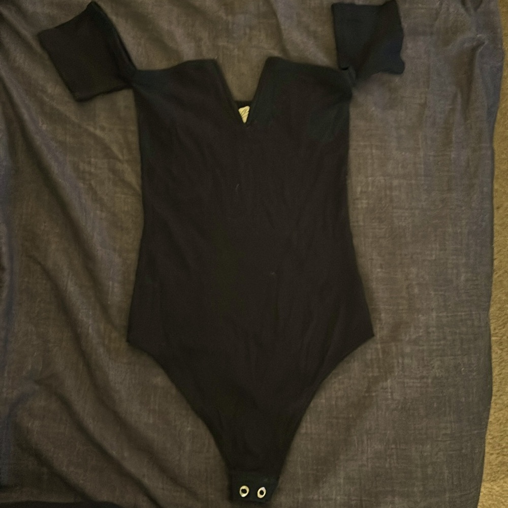 Tank Top in black, with button